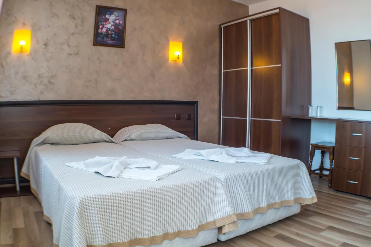 Chrystal Guest House Obzor Ngoại thất bức ảnh