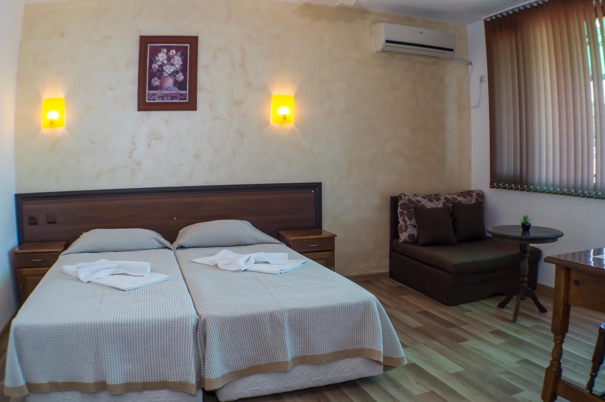 Chrystal Guest House Obzor Phòng bức ảnh