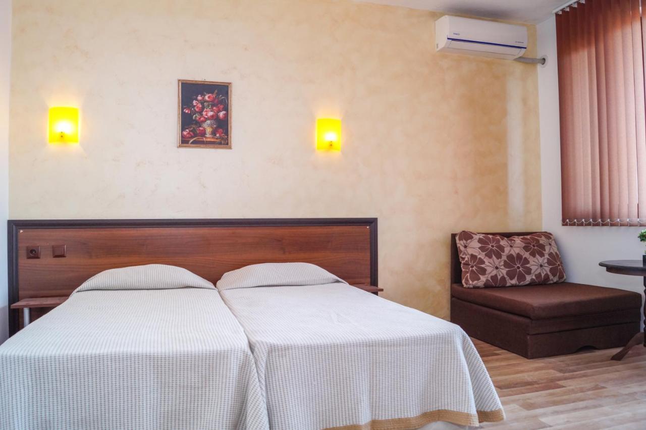 Chrystal Guest House Obzor Ngoại thất bức ảnh